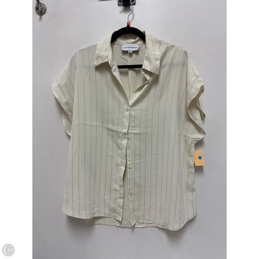 Blouse Short Sleeve By Clothes Mentor In Cream, Size: Xl