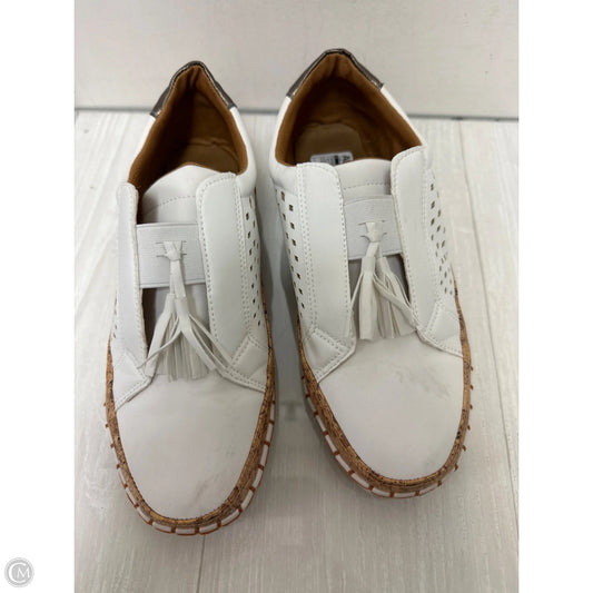 Shoes Sneakers By Clothes Mentor In White, Size: 10