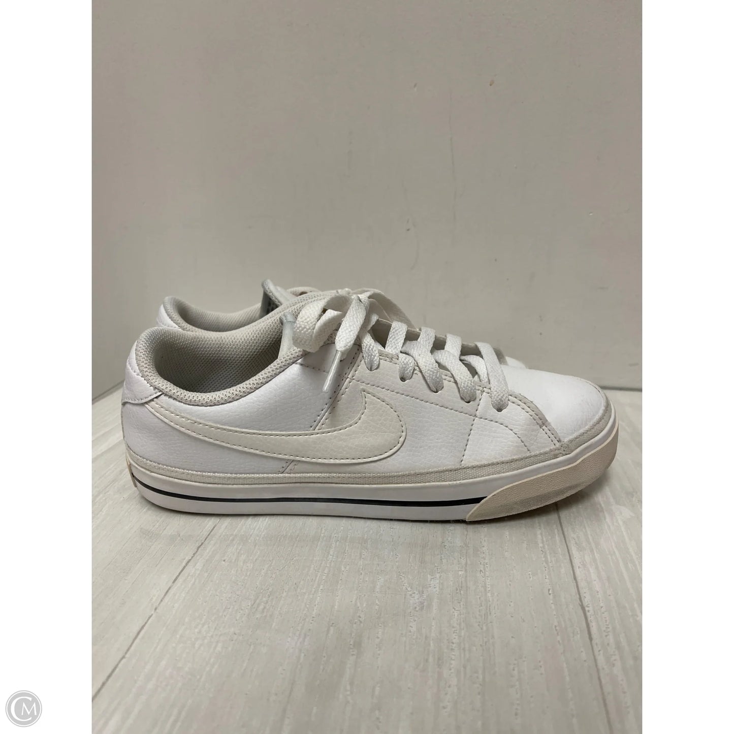 Shoes Sneakers By Nike In White, Size: 9