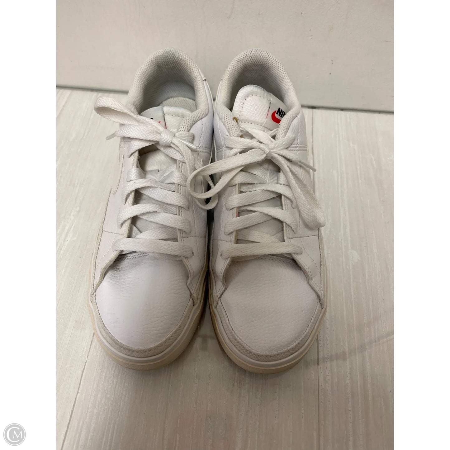 Shoes Sneakers By Nike In White, Size: 9