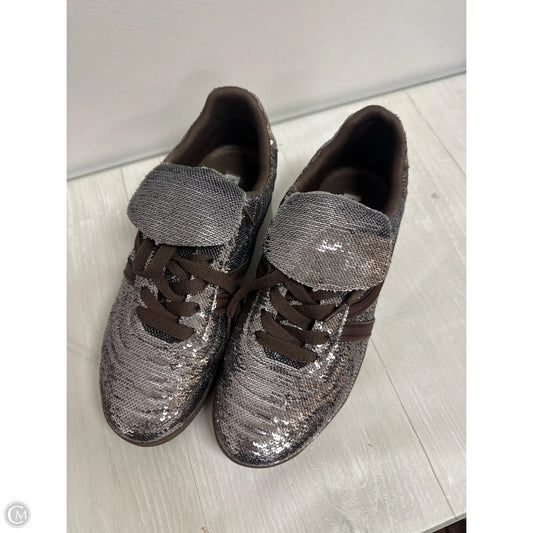 Shoes Sneakers By Steve Madden In Brown, Size: 10