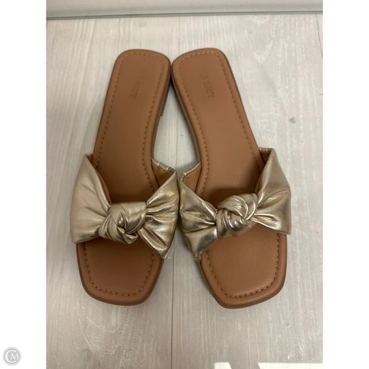 Sandals Flats By Old Navy In Gold, Size: 9
