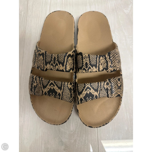 Sandals Flats By Clothes Mentor In Snakeskin Print, Size: 9