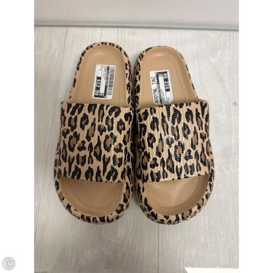 Sandals Flats By Clothes Mentor In Animal Print, Size: 8