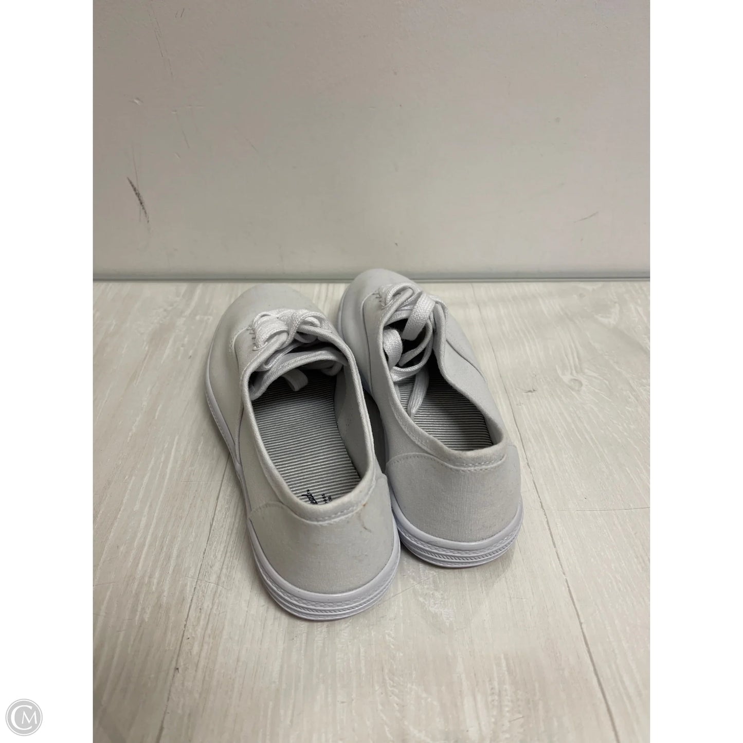 Shoes Sneakers By Universal Thread In White, Size: 7