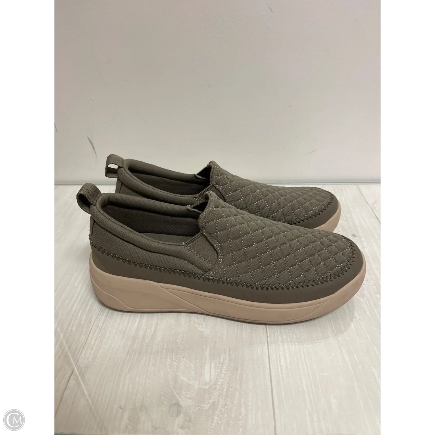 Shoes Flats By Clothes Mentor In Grey, Size: 11
