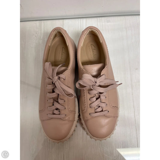 Shoes Sneakers By Clarks In Pink, Size: 5