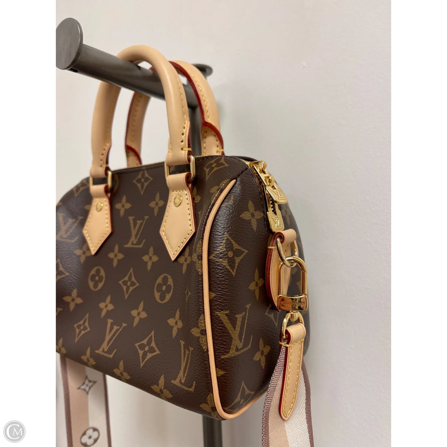 Handbag Luxury Designer By Louis Vuitton, Size: Small