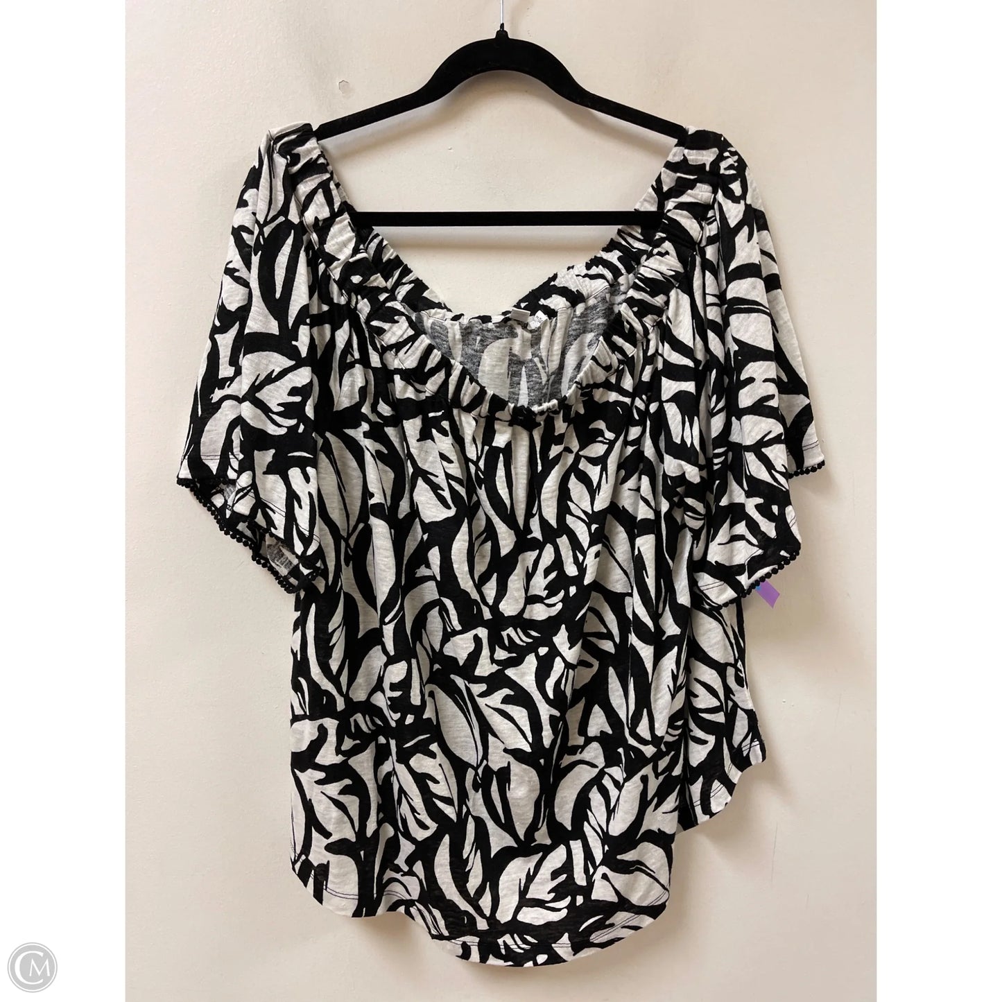 Top Short Sleeve By Chicos In Black & White, Size: Xl