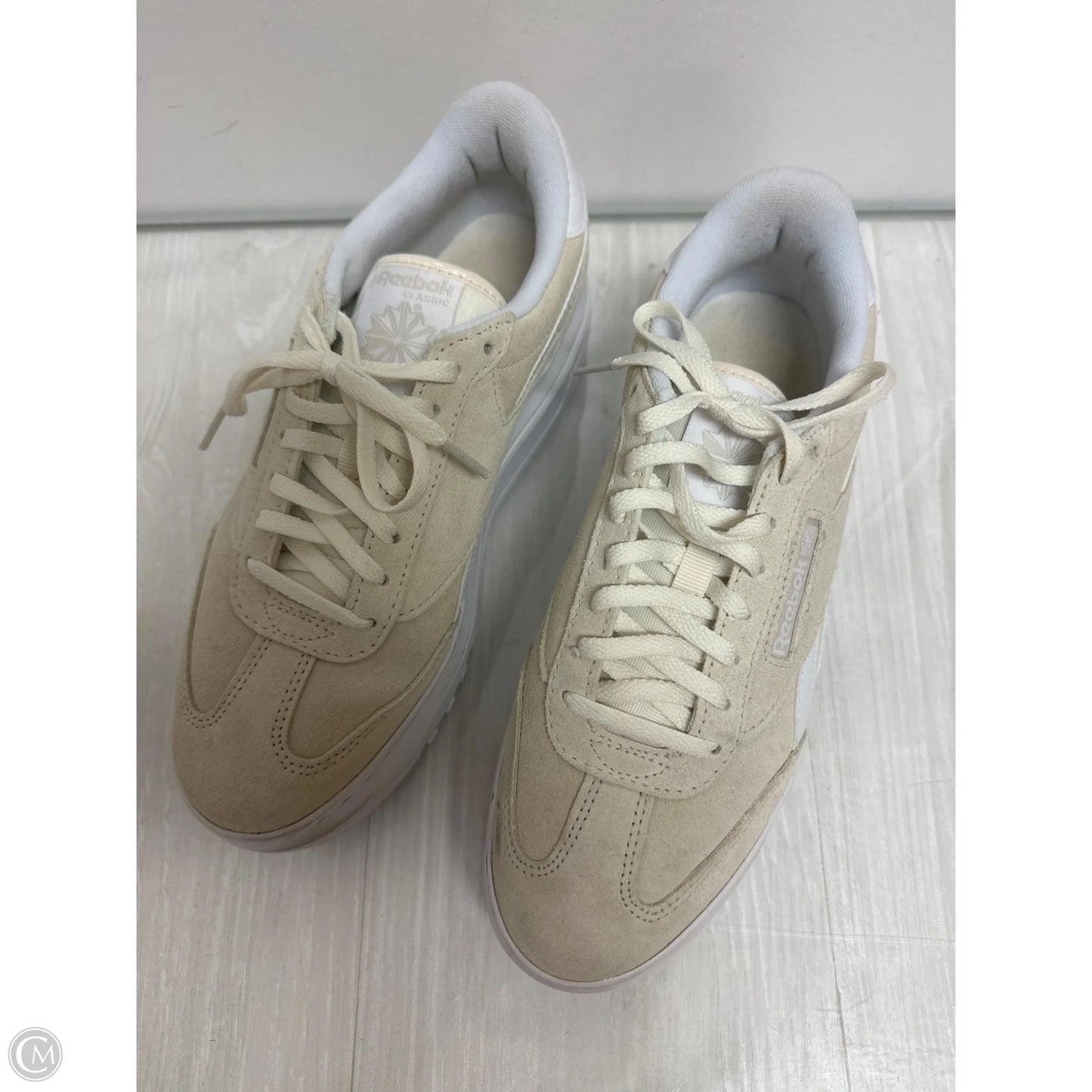 Shoes Sneakers By Reebok In Cream, Size: 9