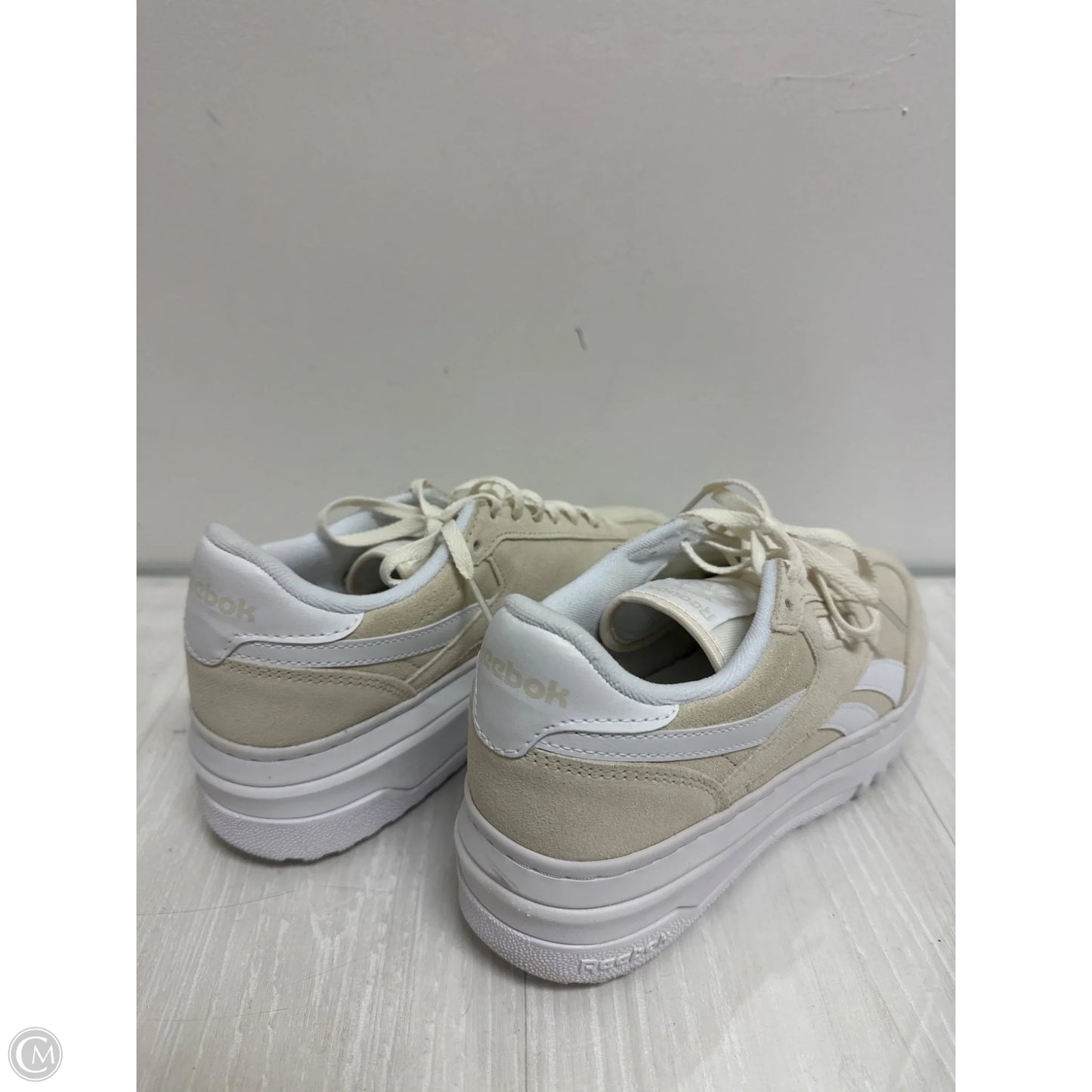 Shoes Sneakers By Reebok In Cream, Size: 9