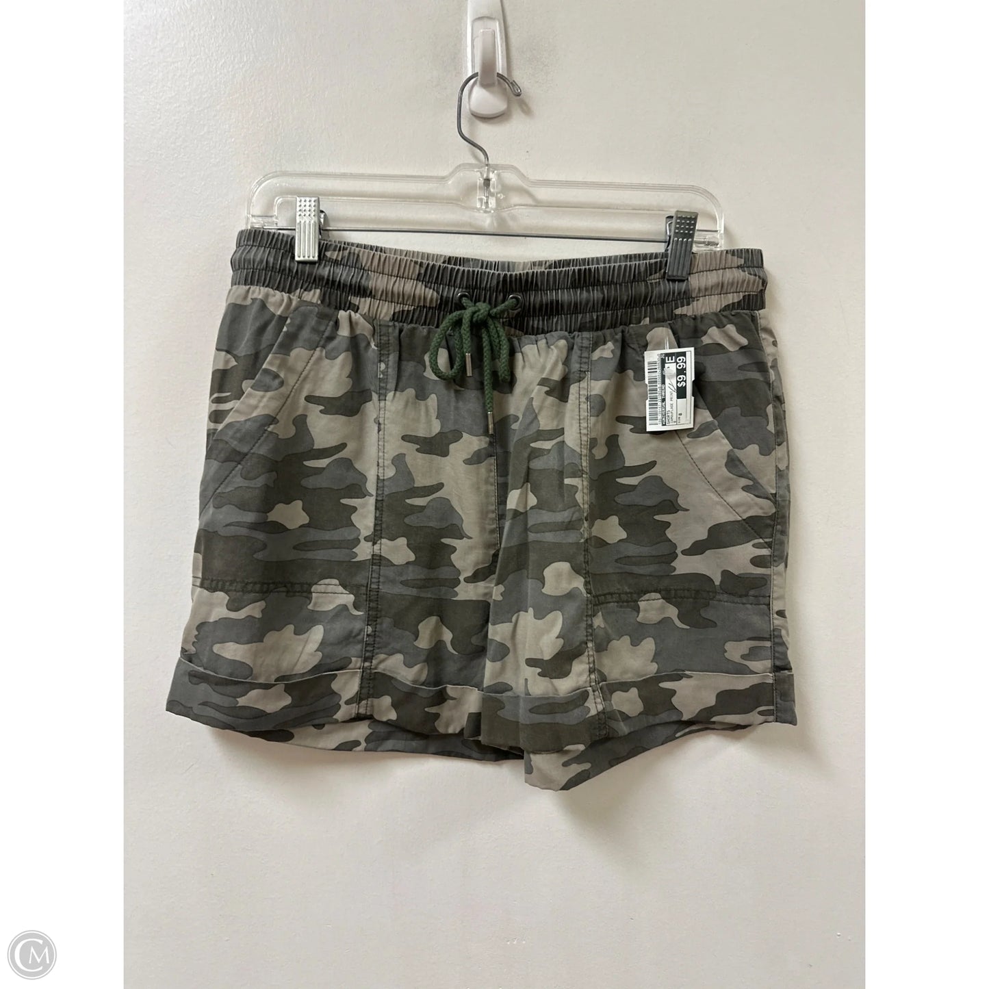Shorts By Universal Thread In Camouflage Print, Size: 8