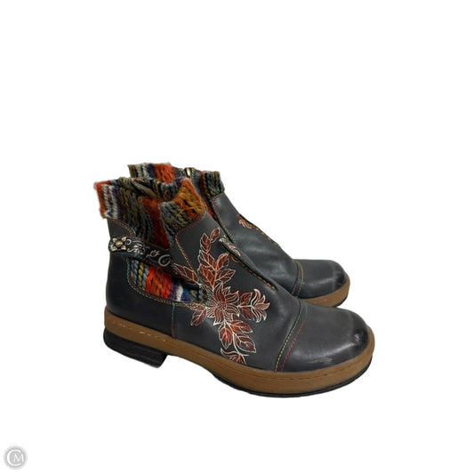 Boots Ankle Flats By Clothes Mentor In Grey, Size: 9.5
