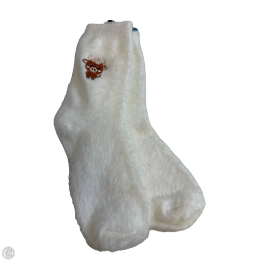 Socks By Clothes Mentor In Cream