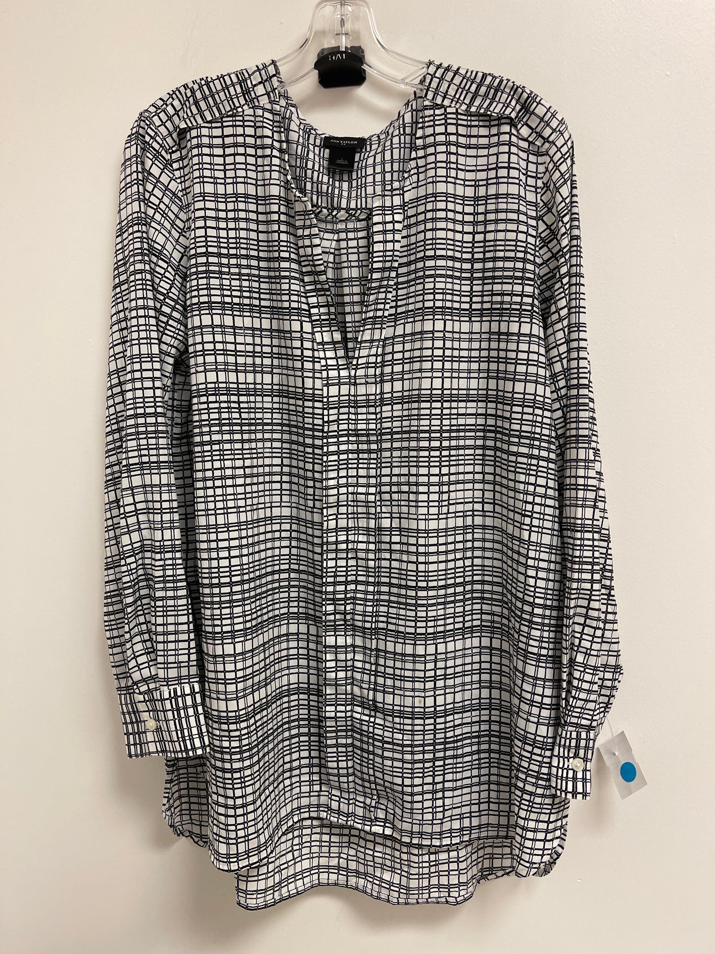 Top Long Sleeve By Ann Taylor In Black & White, Size: L