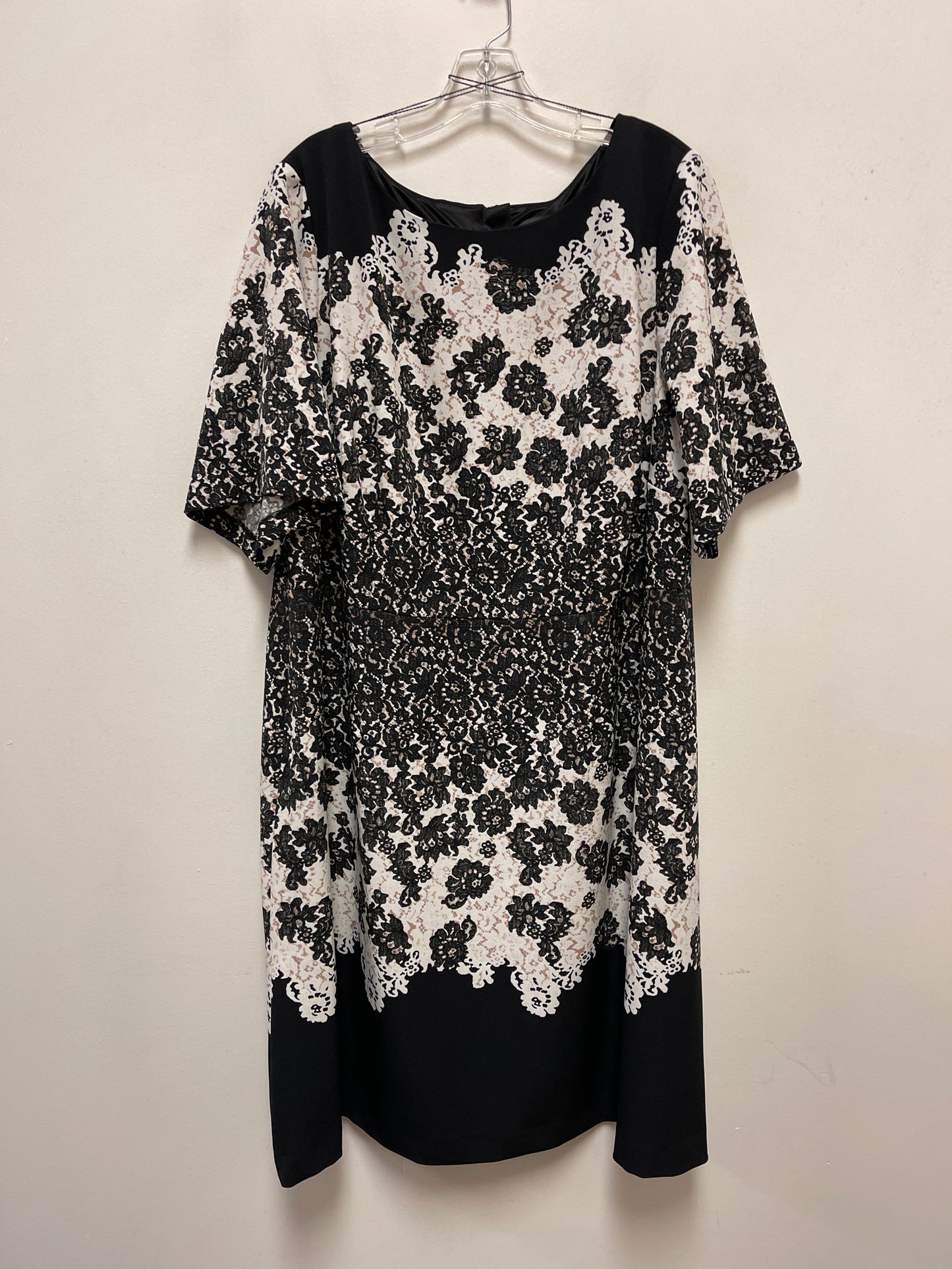 Dress Casual Short By Adrianna Papell In Black & Cream, Size: 2x