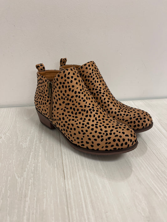 Boots Ankle Flats By Versona In Animal Print, Size: 7.5