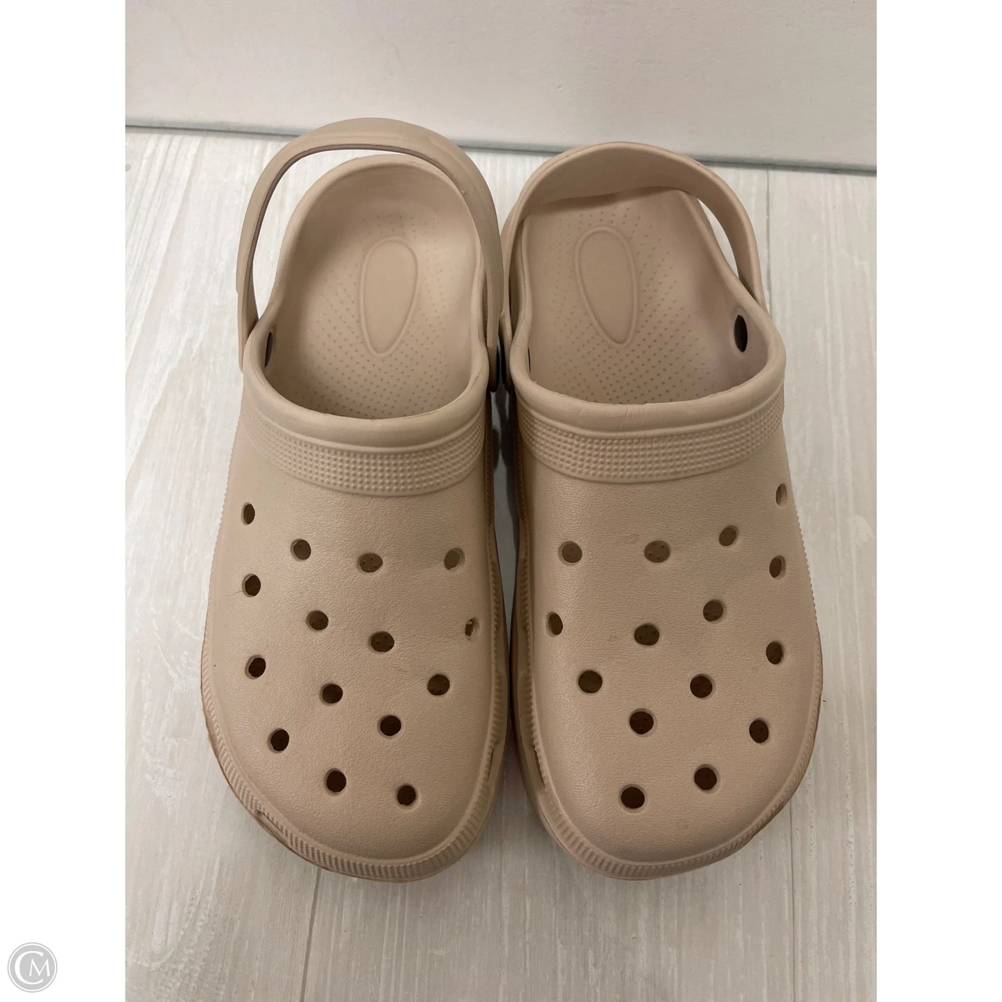 Shoes Flats By Clothes Mentor In Cream, Size: 10