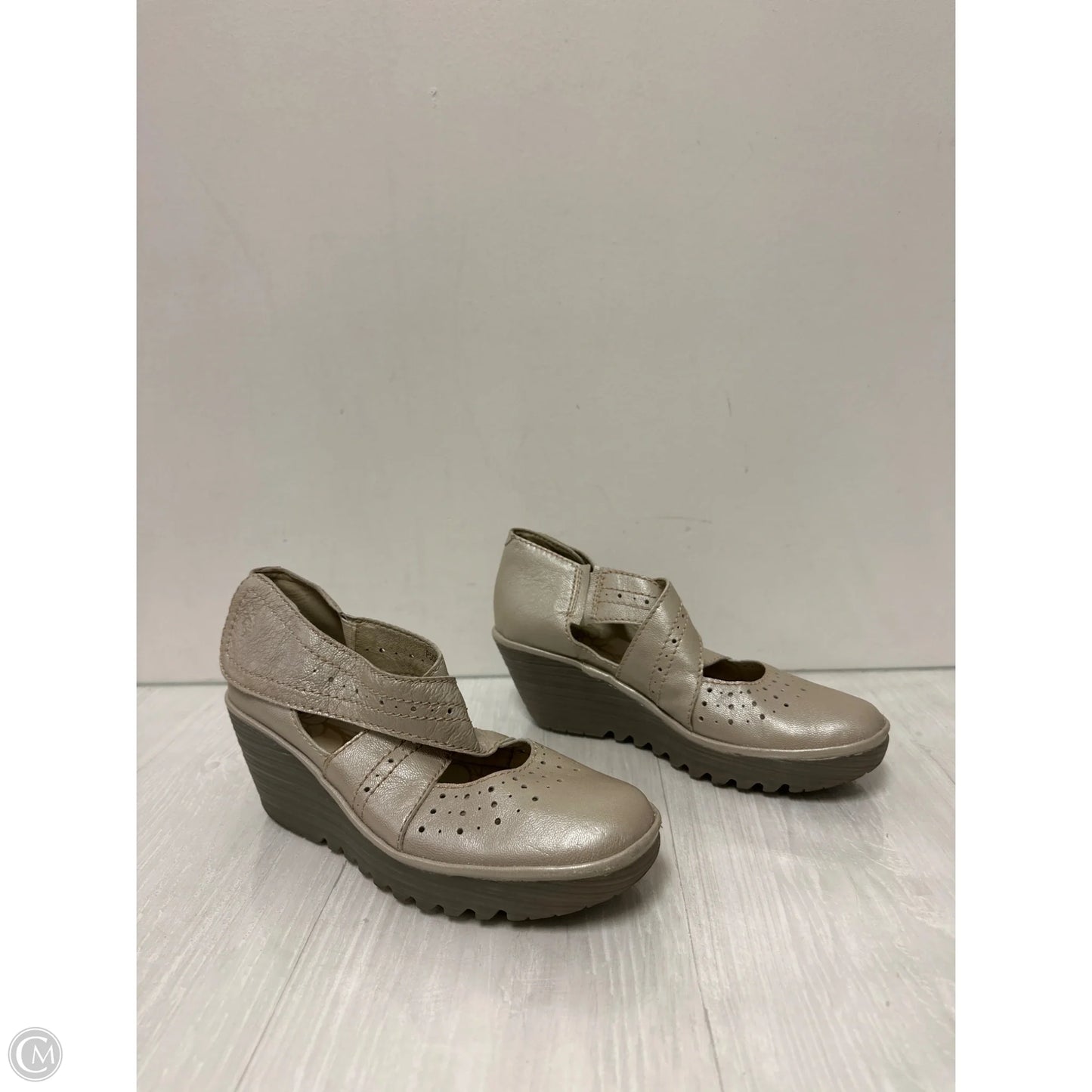 Shoes Heels Wedge By Fly London In Cream, Size: 10.5