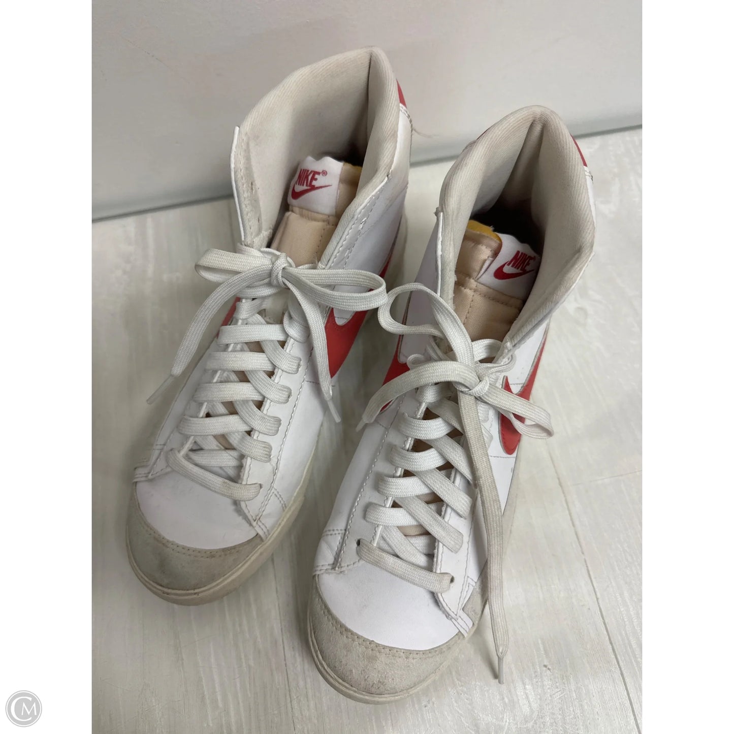 Shoes Sneakers By Nike In White, Size: 9.5