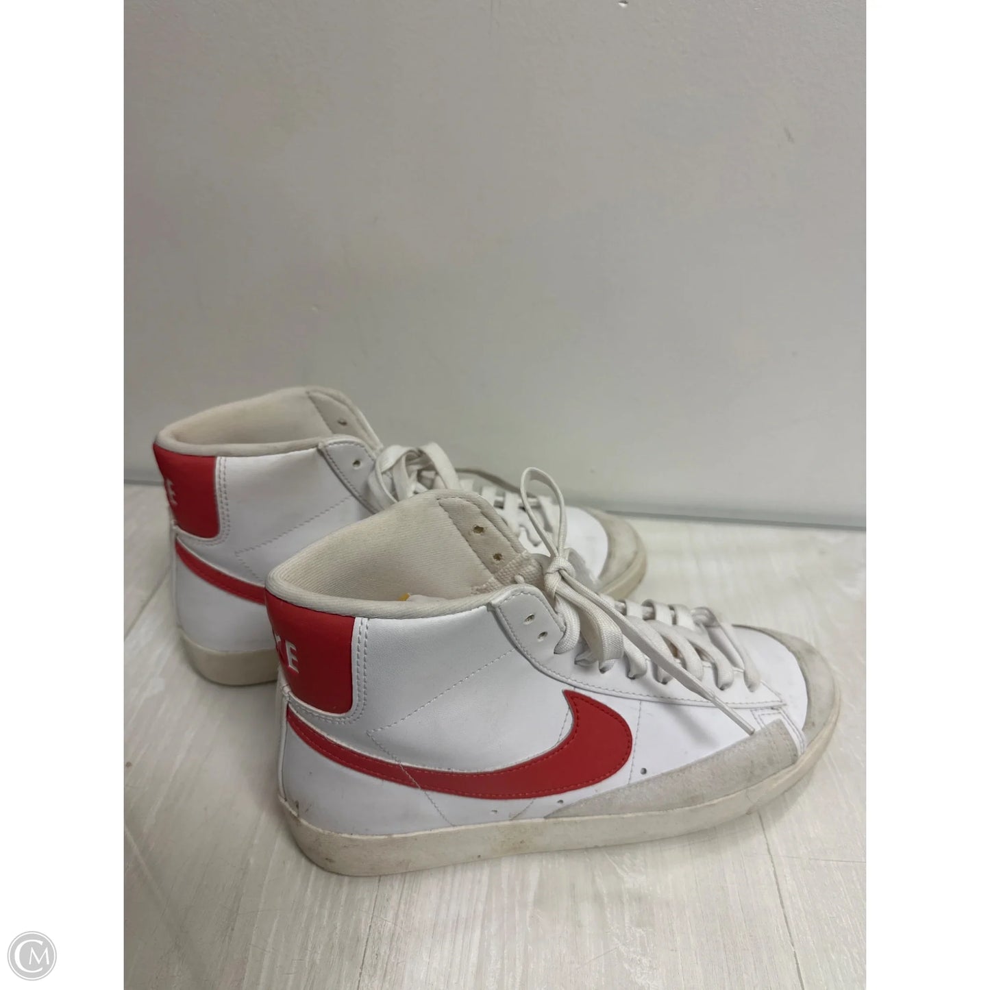 Shoes Sneakers By Nike In White, Size: 9.5
