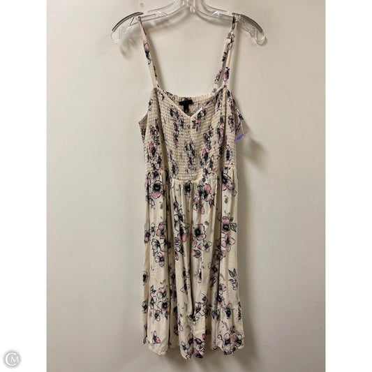 Dress Casual Short By Torrid In Cream, Size: 2x