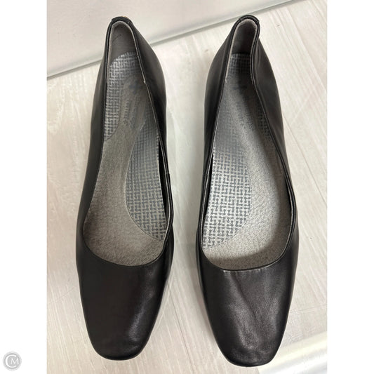 Shoes Flats By Bare Traps In Black, Size: 10