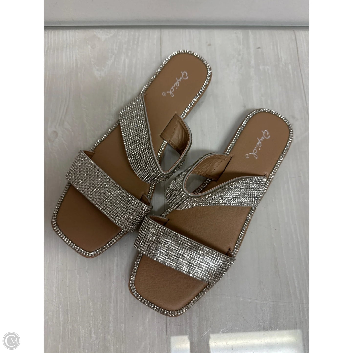 Sandals Flats By Qupid In Silver, Size: 6