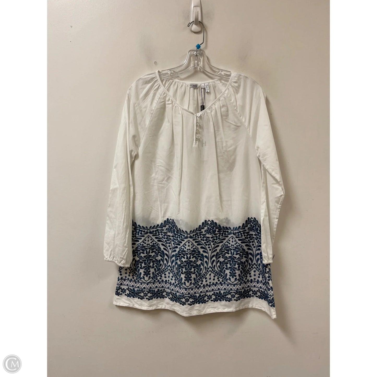 Tunic Long Sleeve By Clothes Mentor In White, Size: S