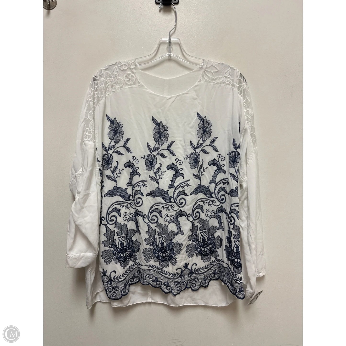 Top Long Sleeve By Clothes Mentor In White, Size: L