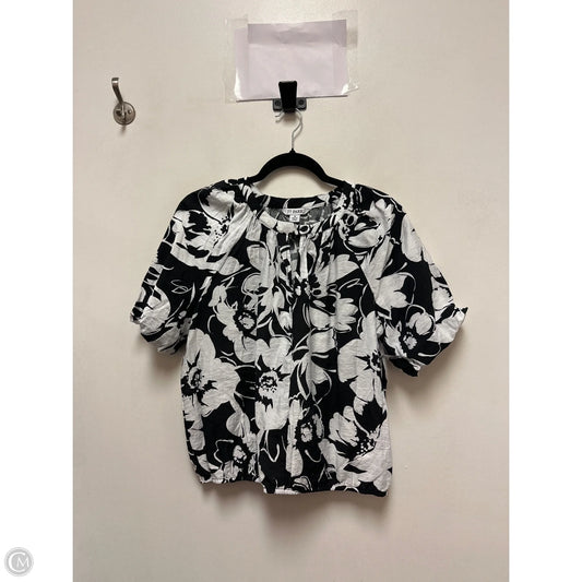 Top Short Sleeve By Clothes Mentor In Black, Size: M