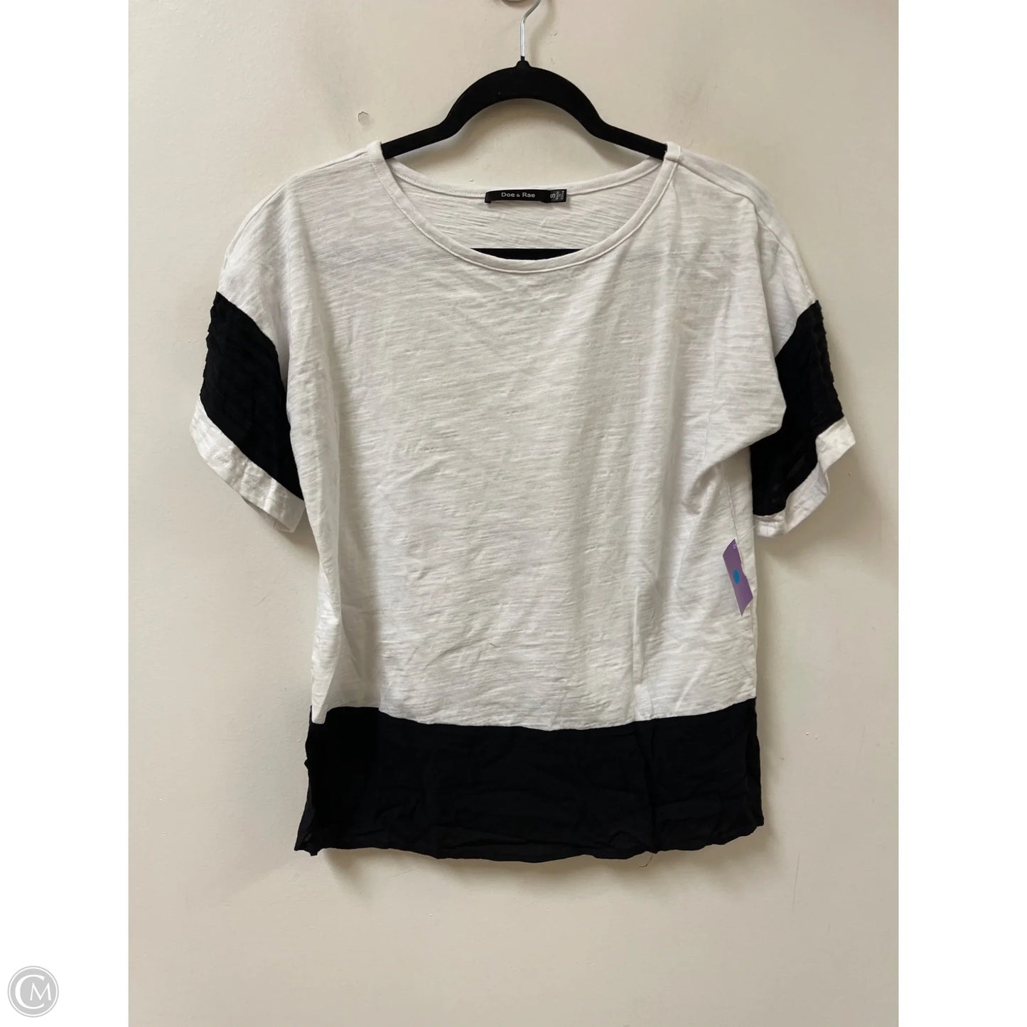 Top Short Sleeve By Doe & Rae In White, Size: S