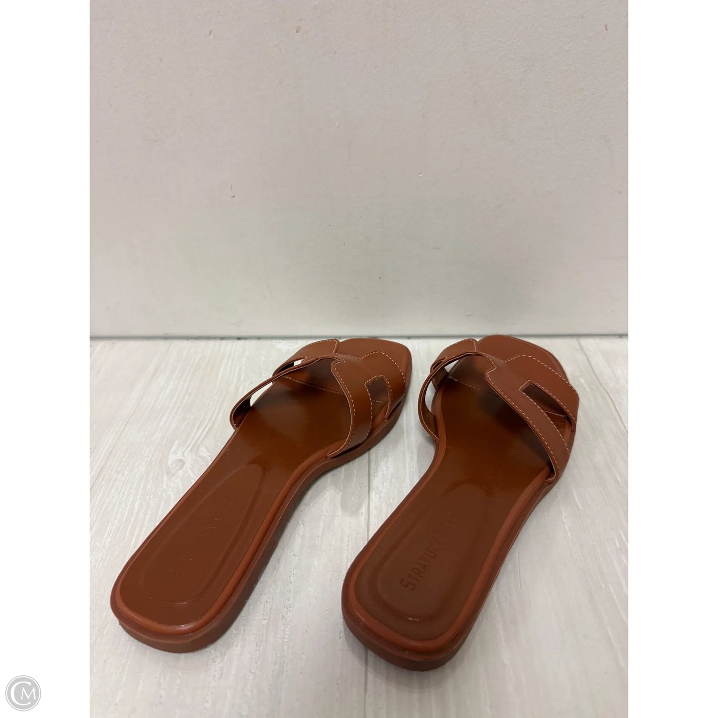 Sandals Flats By Clothes Mentor In Brown, Size: 8
