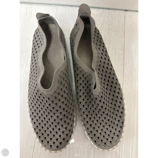 Shoes Flats By Clothes Mentor In Grey, Size: 6.5