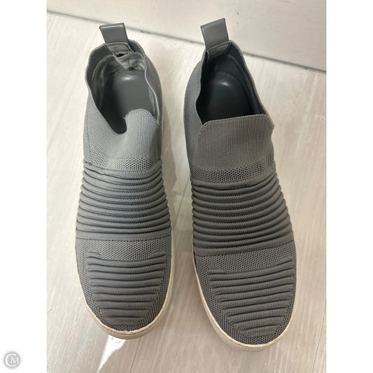 Shoes Sneakers By Clothes Mentor In Grey, Size: 10