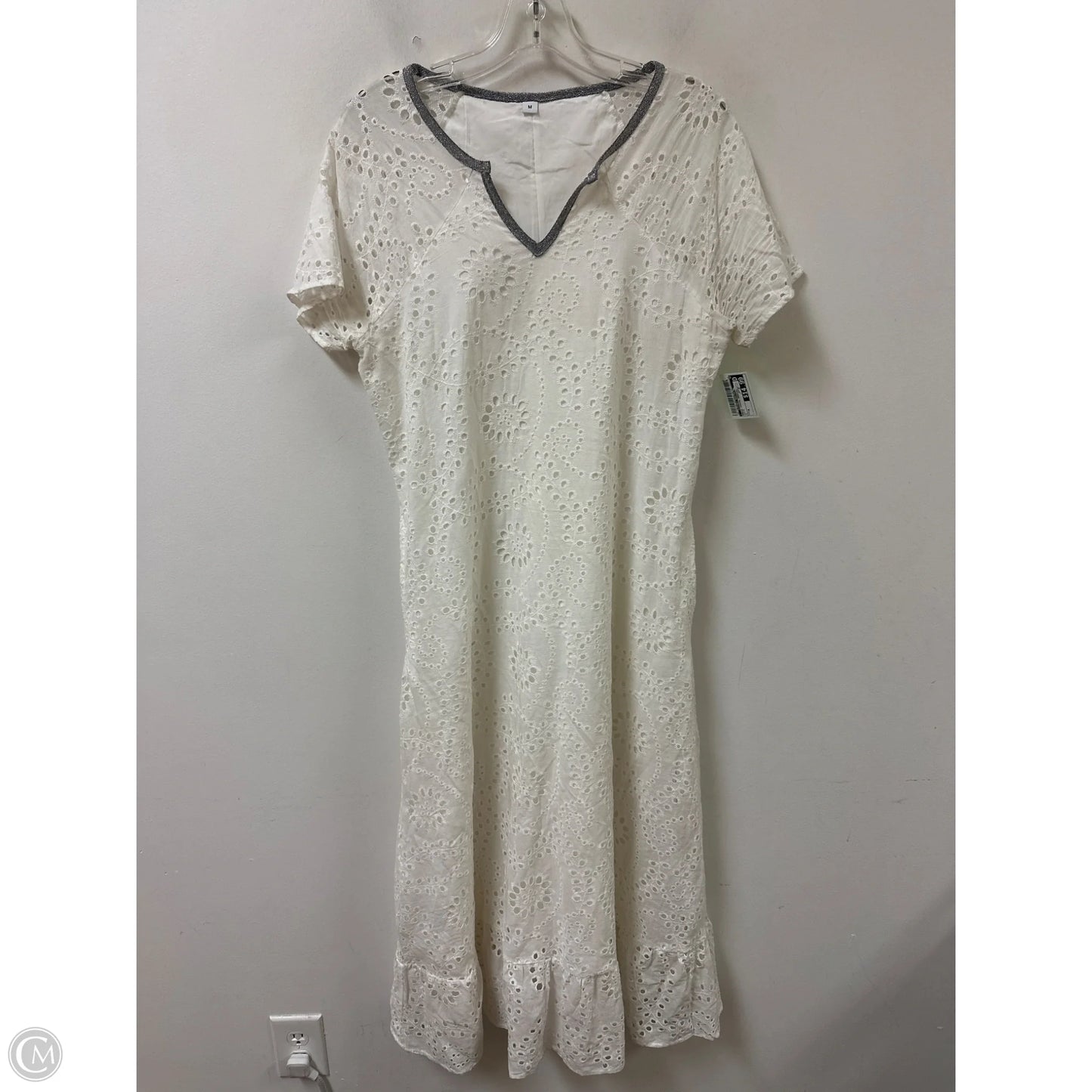 Dress Casual Maxi By Clothes Mentor In White, Size: M