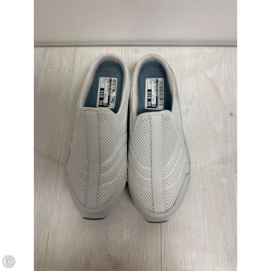 Shoes Athletic By Clothes Mentor In White, Size: 8