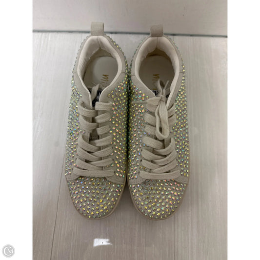 Shoes Sneakers By Clothes Mentor In Silver, Size: 6.5