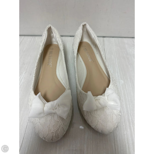 Shoes Flats By Clothes Mentor In White, Size: 10