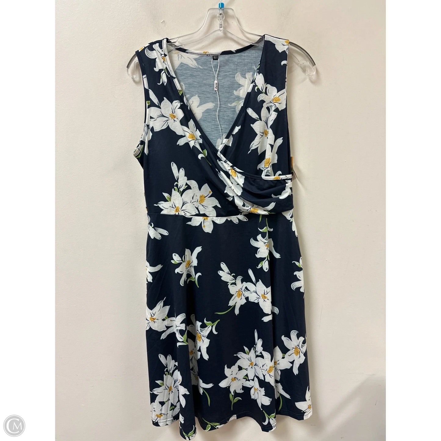 Dress Casual Short By Clothes Mentor In Blue & White, Size: L