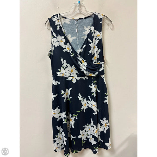 Dress Casual Short By Clothes Mentor In Blue & White, Size: L