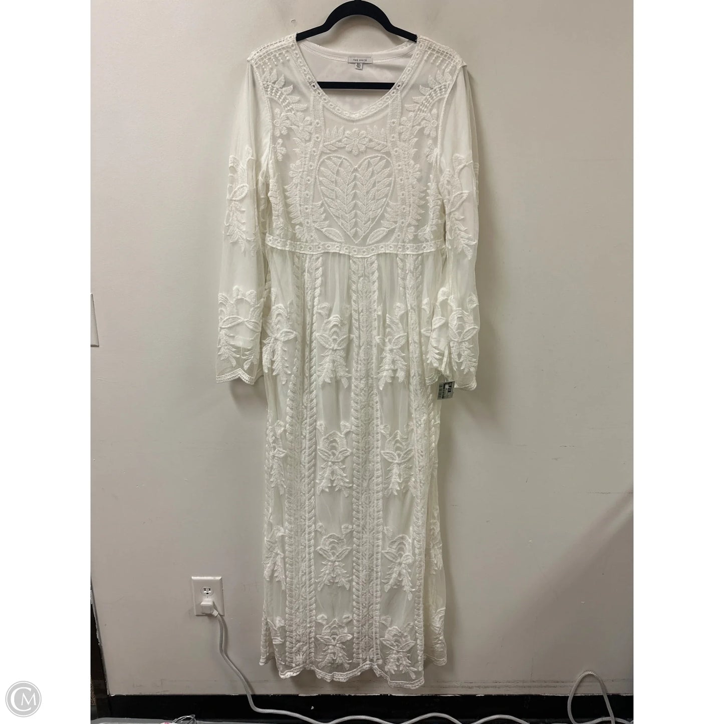 Dress Casual Maxi By Clothes Mentor In White, Size: M