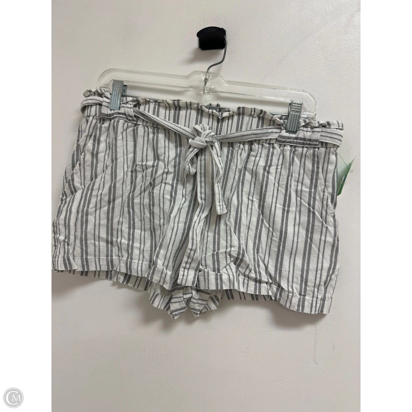Shorts By Clothes Mentor In Striped Pattern, Size: 16