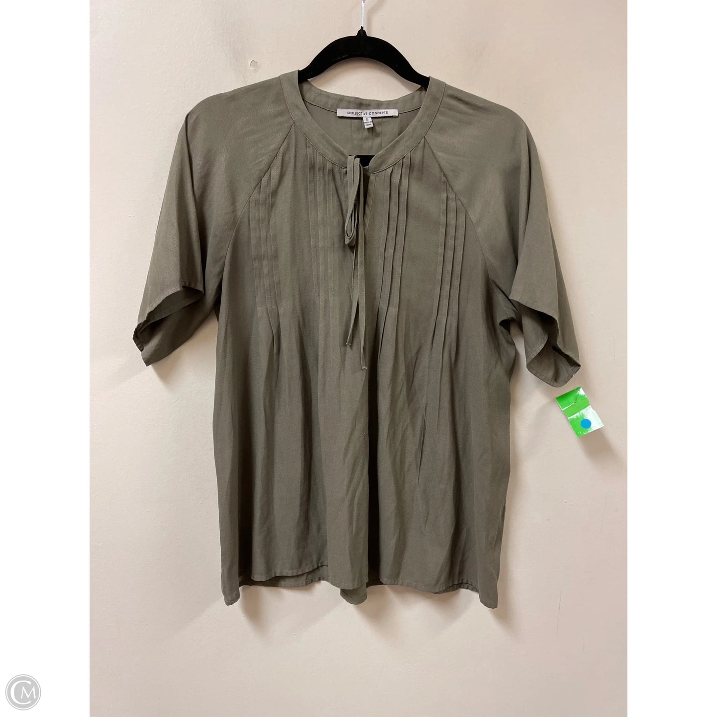 Top Short Sleeve By Collective Concepts In Green, Size: S