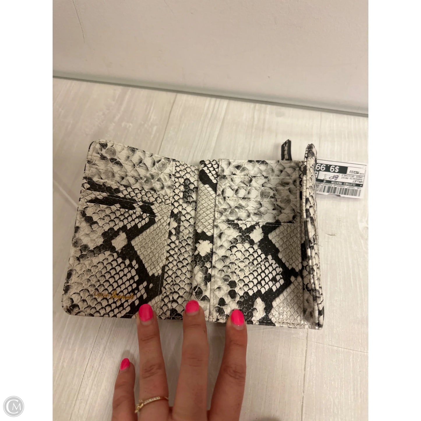Wallet By Clothes Mentor, Size: Medium