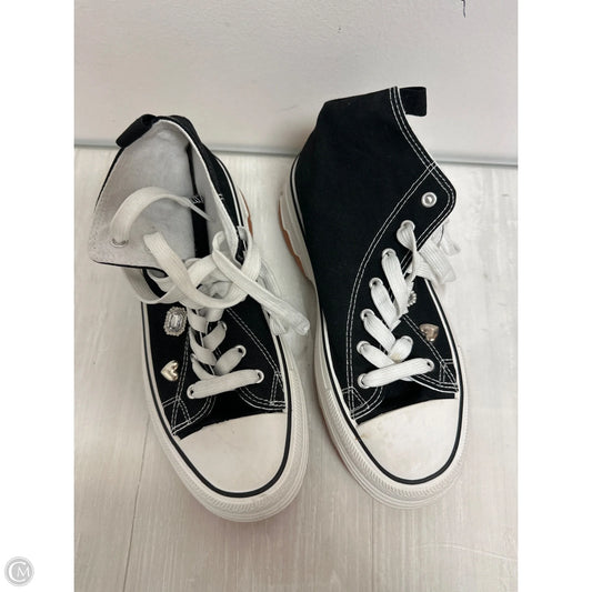 Shoes Sneakers By Clothes Mentor In Black & White, Size: 8.5