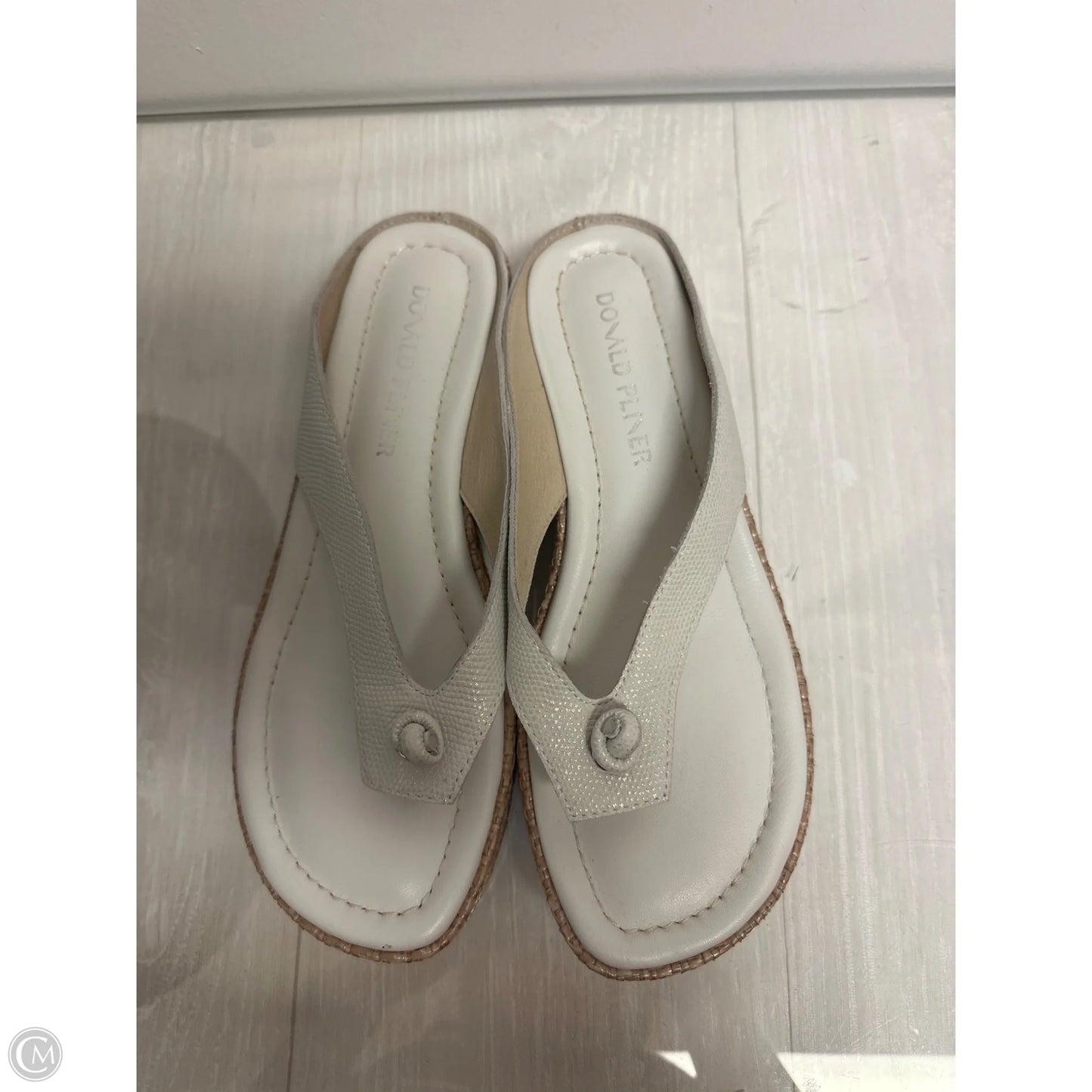 Sandals Flip Flops By Donald Pliner In White, Size: 8