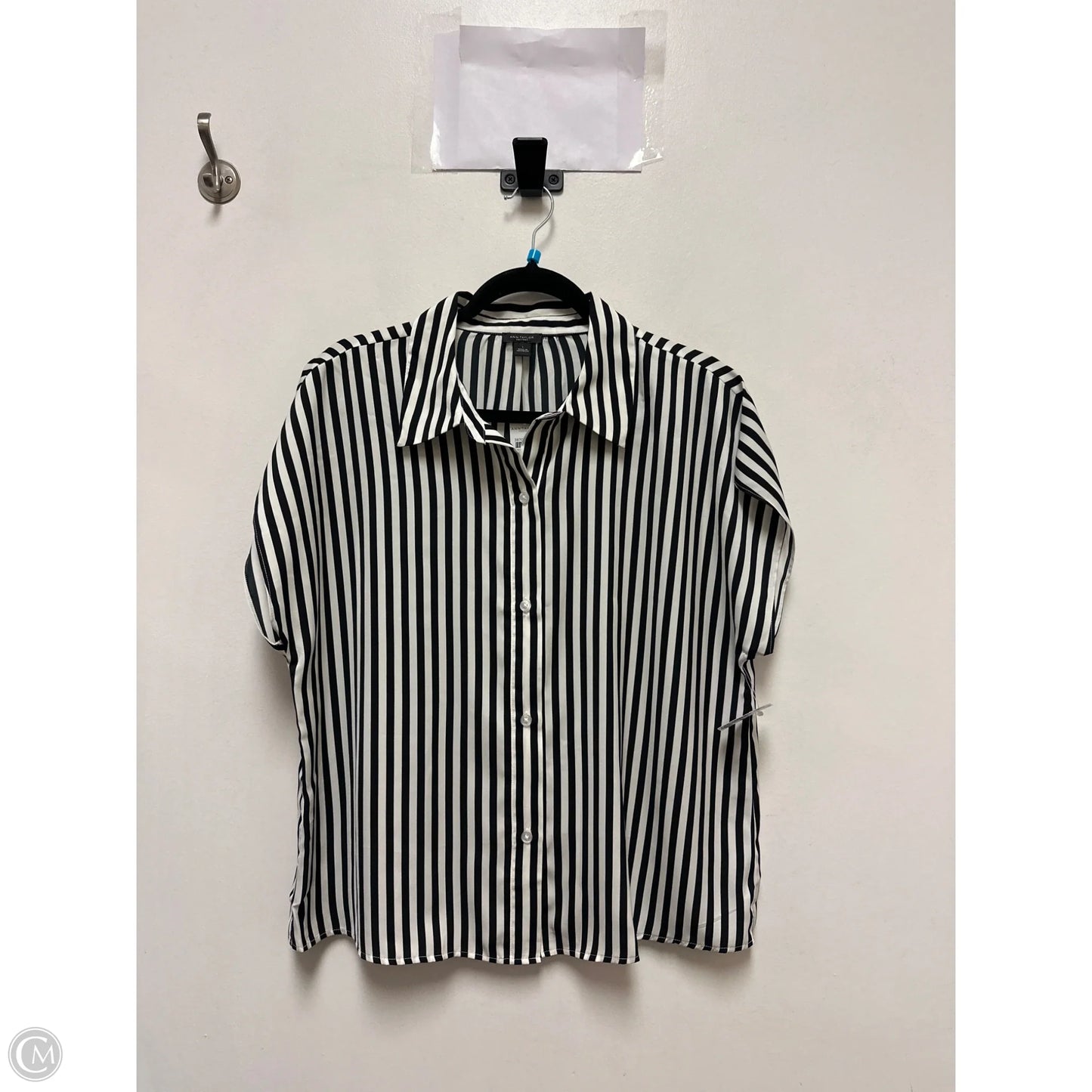 Blouse Short Sleeve By Ann Taylor In Black & White, Size: L