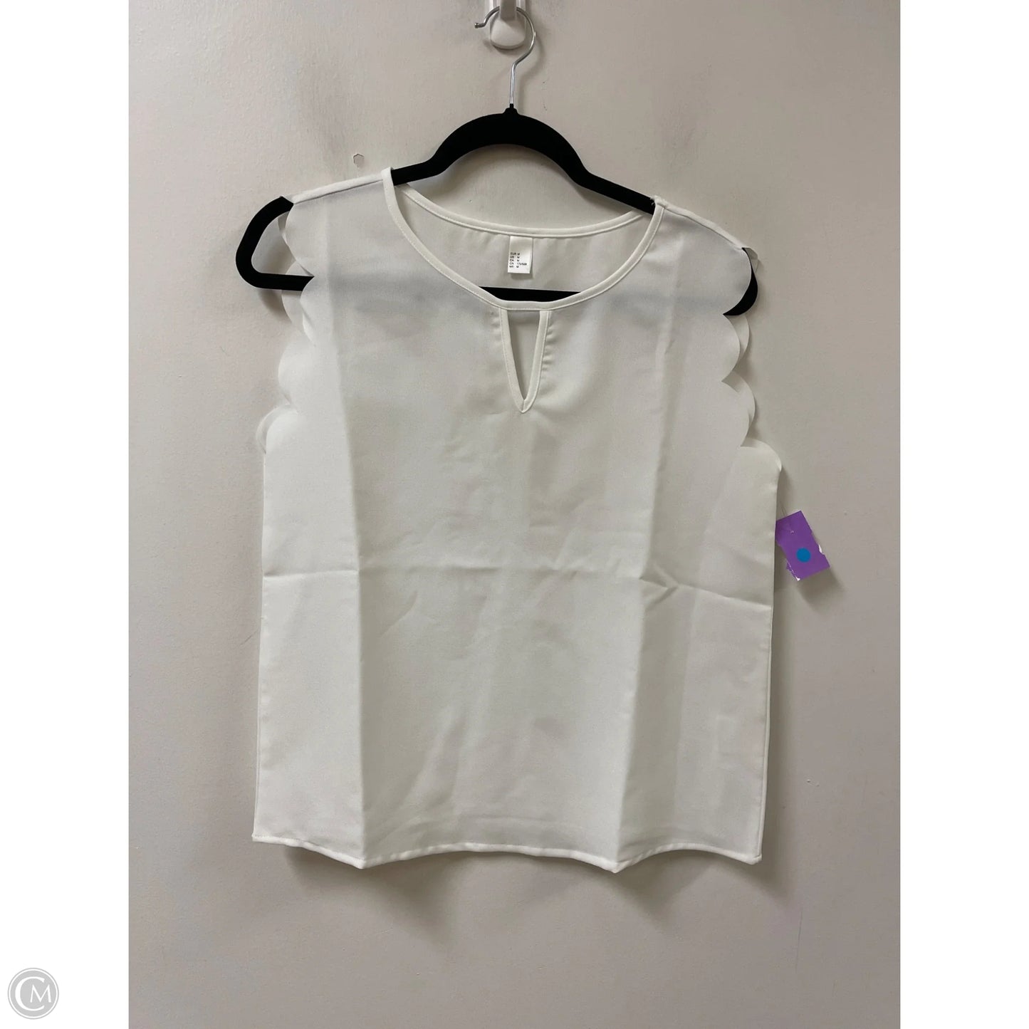 Top Short Sleeve By Clothes Mentor In White, Size: M