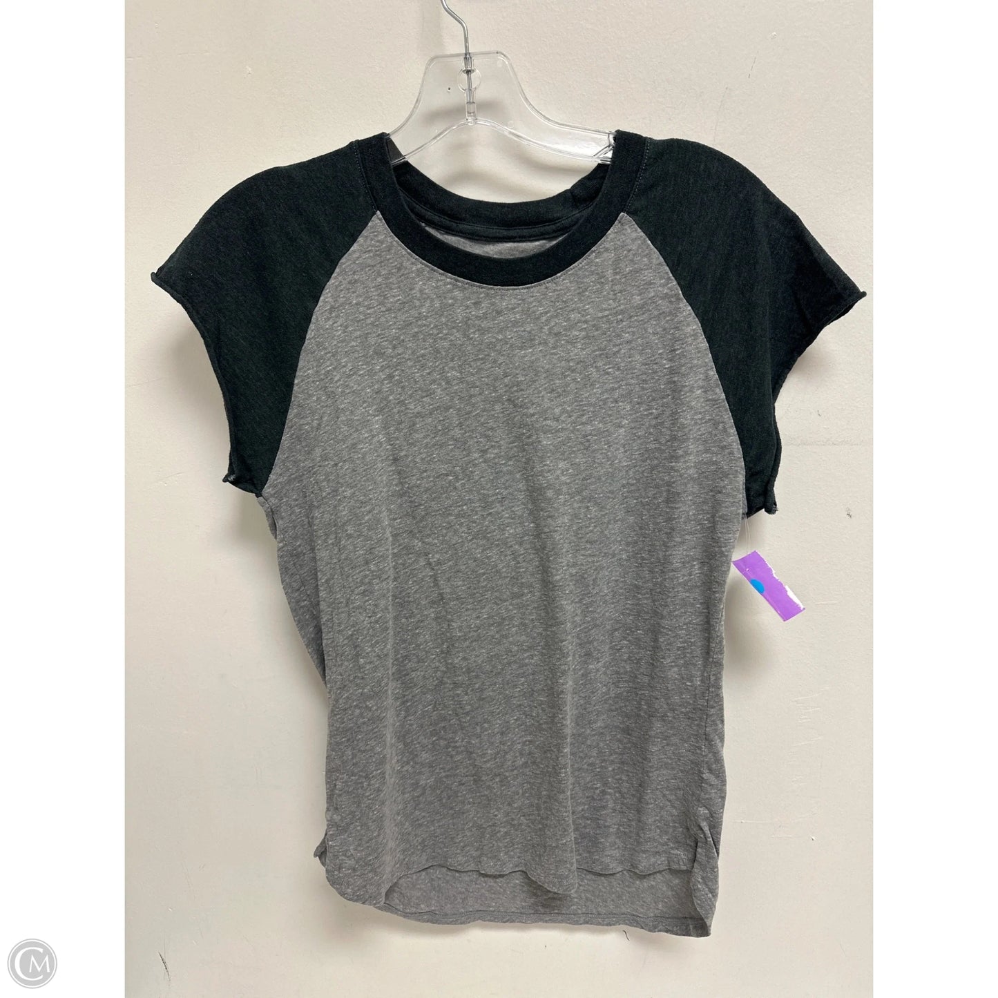 Athletic Top Short Sleeve By Under Armour In Grey, Size: M